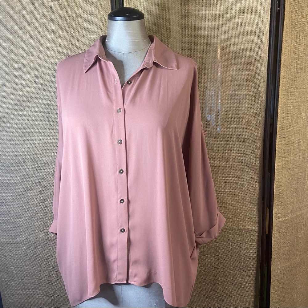 Forever 21 Dusty pink cold shoulder blouse. Size Medium